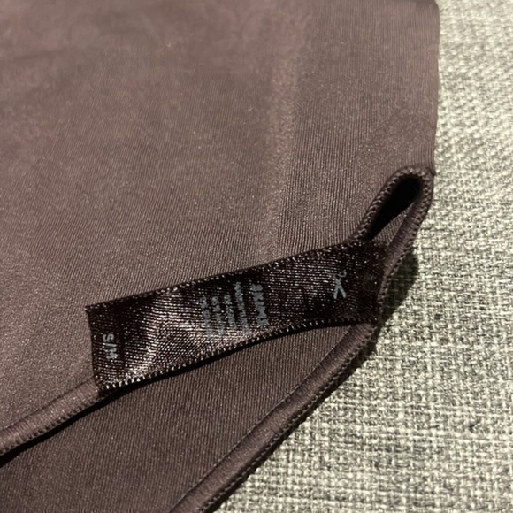 Skims Essential Cami Bodysuit - Picture 6 of 6